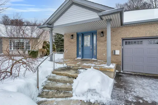 13 Burlwood DR, Woolwich, ON N3B 3L2