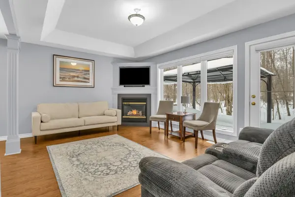 13 Burlwood DR, Woolwich, ON N3B 3L2