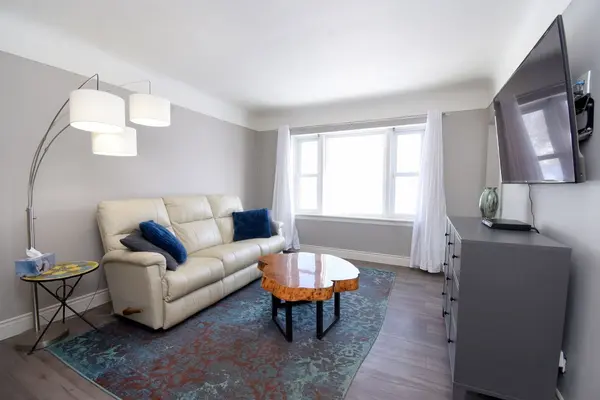 302 East 27th ST, Hamilton, ON L8V 3G6