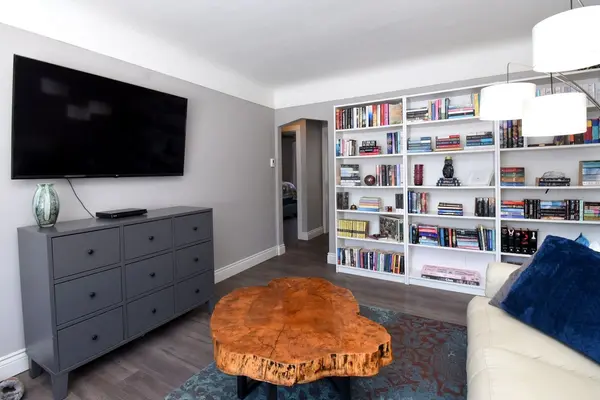 302 East 27th ST, Hamilton, ON L8V 3G6