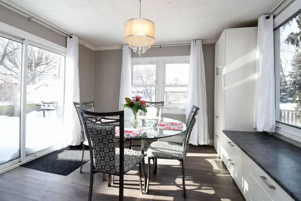 302 East 27th ST, Hamilton, ON L8V 3G6