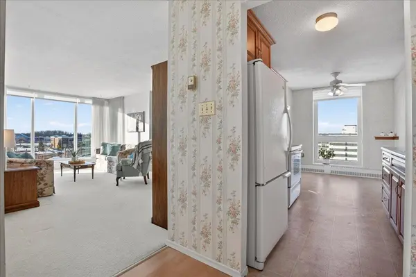 19 Woodlawn RD E #706, Guelph, ON N1H 7B1