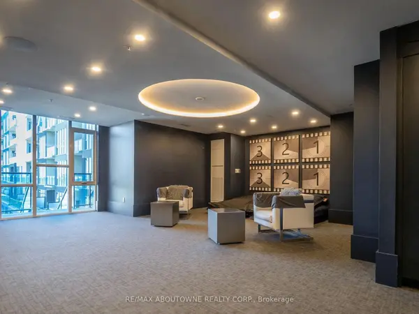 16 CONCORD PL #505, Grimsby, ON L3M 0J1