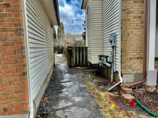 1843 Prestwick DR #A, Orleans - Cumberland And Area, ON K1E 2R7