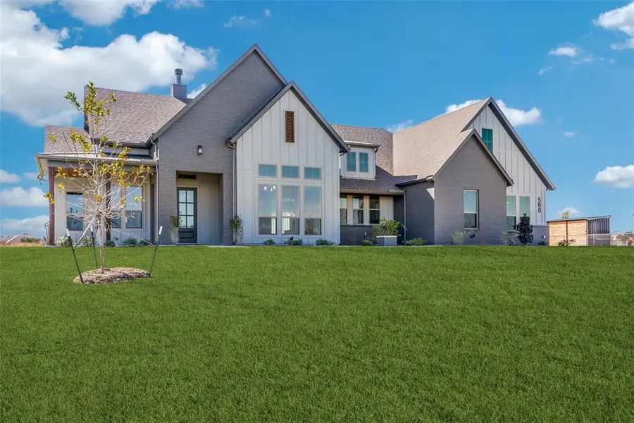 560 Aermotor Loop, Weatherford, TX 76085