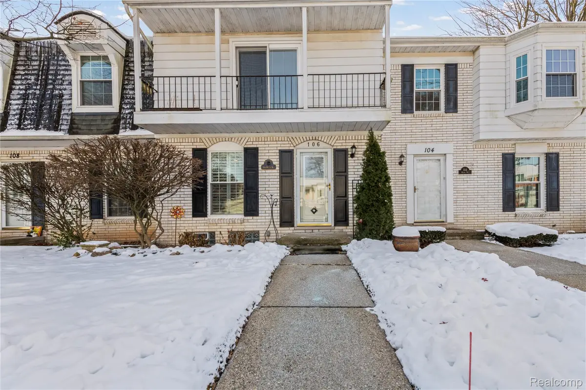 106 Manor WAY, Rochester Hills, MI 48309