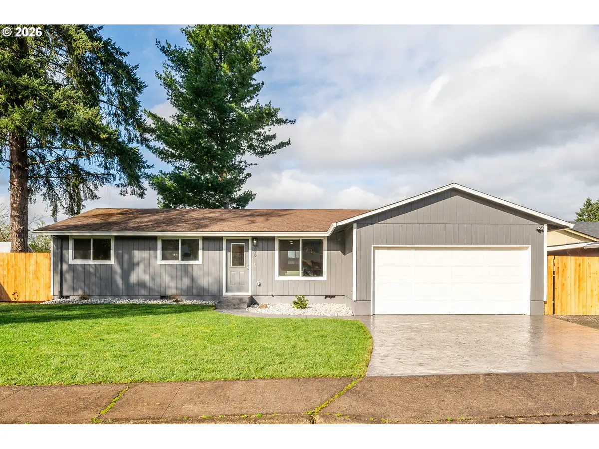 879 N BROADWAY ST, Estacada, OR 97023