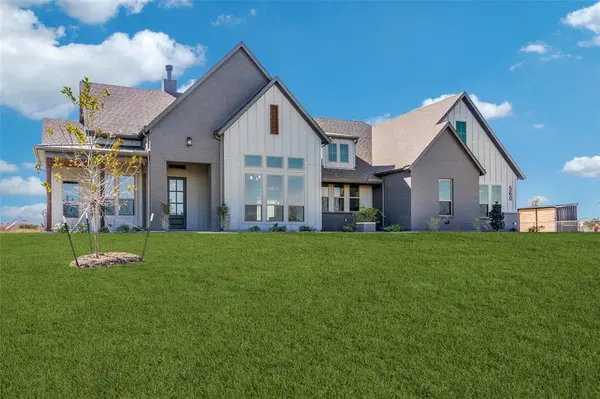 560 Aermotor Loop, Weatherford, TX 76085