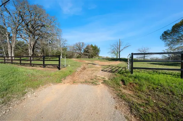 8260 State Highway 31 Highway, Athens, TX 75751