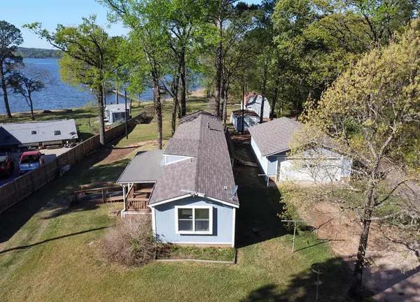 2781 Lake Breeze Drive, Chandler, TX 75758