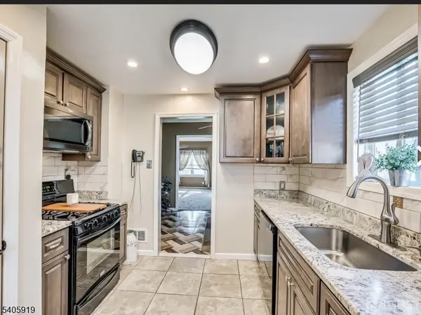 33 W Park Ave, Woodbridge Twp., NJ 07001