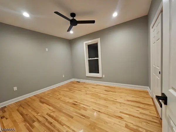 163 Elm St, Elizabeth City, NJ 07208