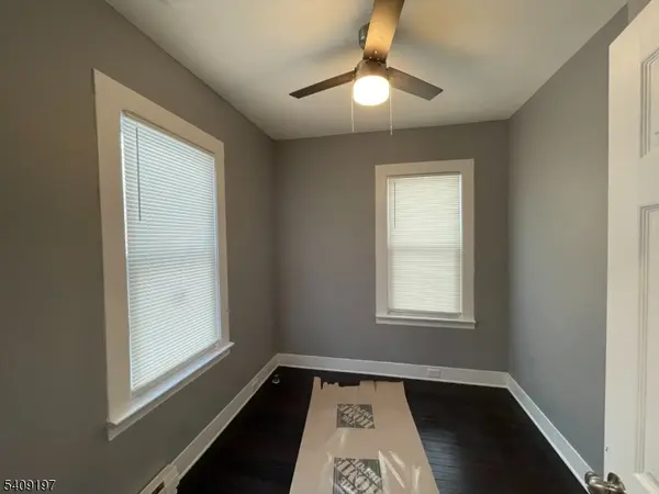 25 Bayview Ave, Newark City, NJ 07112