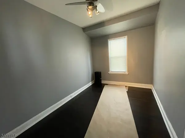 25 Bayview Ave, Newark City, NJ 07112