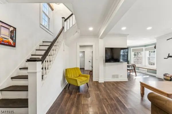 64 Hillcrest Rd, Watchung Boro, NJ 07069