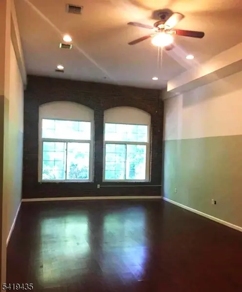 55 Westervelt Ave, Hawthorne Boro, NJ 07506