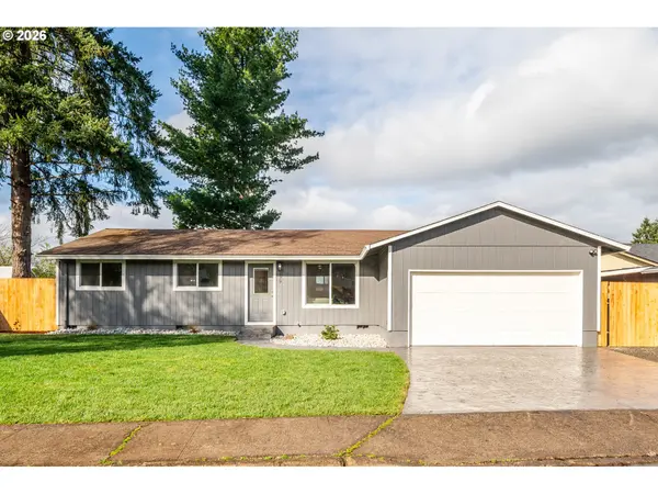 879 N BROADWAY ST, Estacada, OR 97023