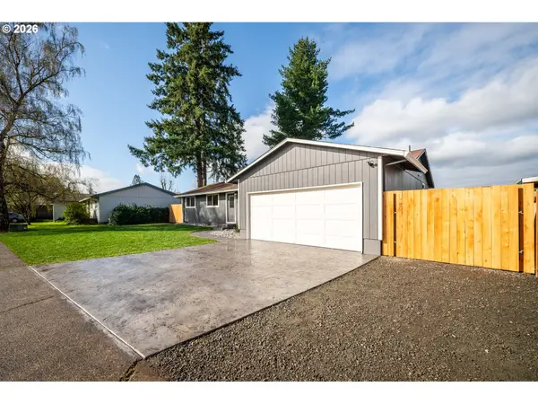 879 N BROADWAY ST, Estacada, OR 97023