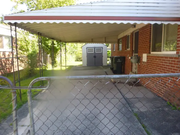 23137 Avon ST, St Clair Shores, MI 48082