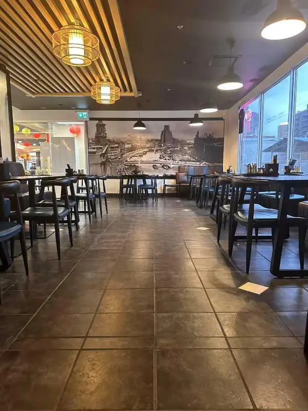 328 Centre ST S, Calgary, AB T2G 4X6