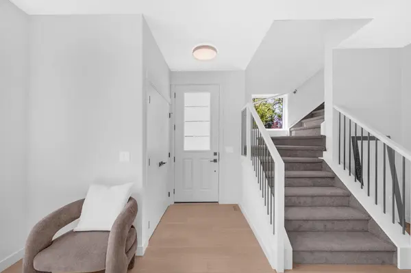 1844 24 AVE NW, Calgary, AB T2M3T6