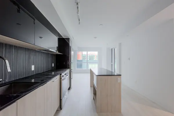 31 Tippett RD #339, Toronto C06, ON M3H 0C8