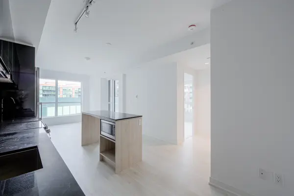 31 Tippett RD #339, Toronto C06, ON M3H 0C8