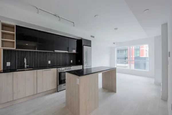 31 Tippett RD #339, Toronto C06, ON M3H 0C8