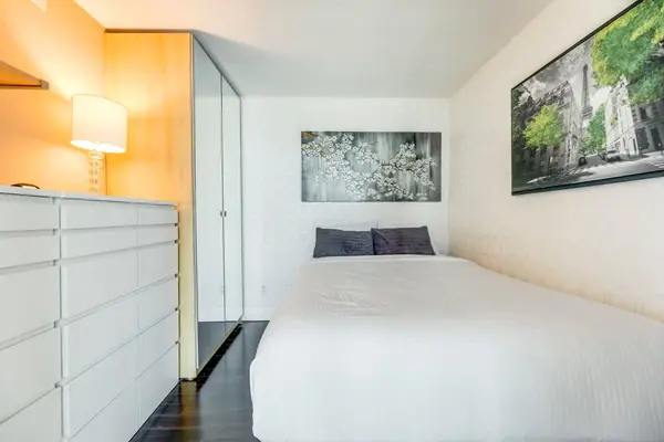 208 Queens Quay W #1213, Toronto C01, ON M5J 2Y5