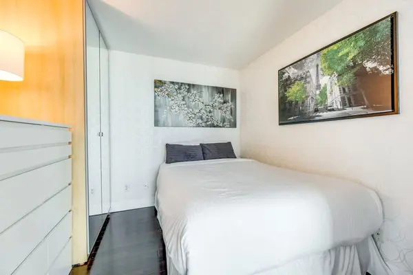 208 Queens Quay W #1213, Toronto C01, ON M5J 2Y5