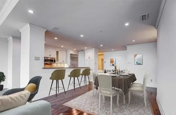 30 Wellington ST E #2202, Toronto C08, ON M5E 1S3