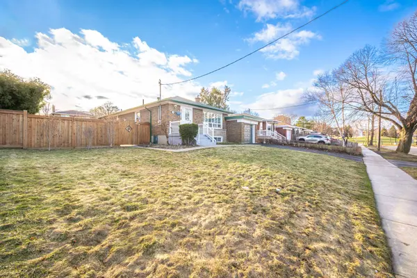 30 Kollar DR, Toronto E09, ON M1G 1E2