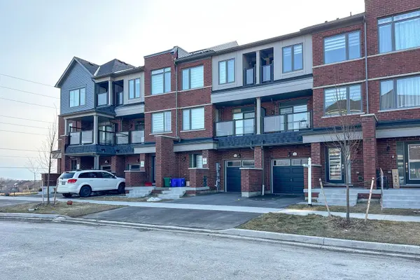 1104 Lockie DR, Oshawa, ON L1L 0R9