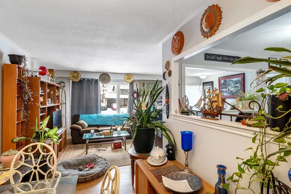 83 Daphne CRES, Barrie, ON L4M 2Y7