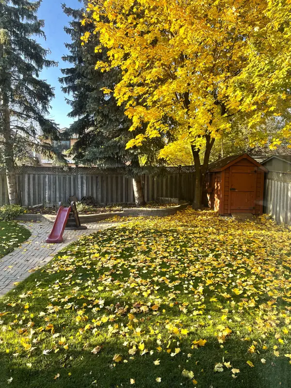 54 Cityview CIR, Barrie, ON L4N 7V1