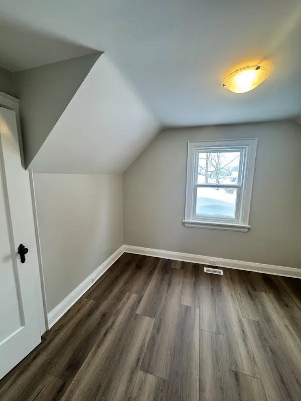 48 Drury LN, Barrie, ON L4M 3C8