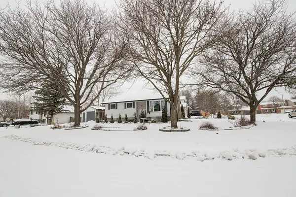 35 Morris DR, Belleville, ON K8P 5B3