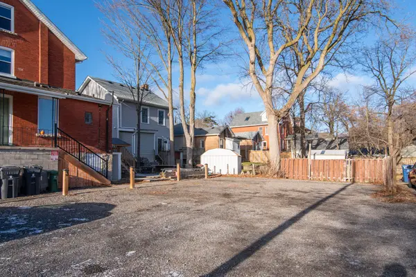 72 Waterloo AVE #B, Guelph, ON N1H 3H5