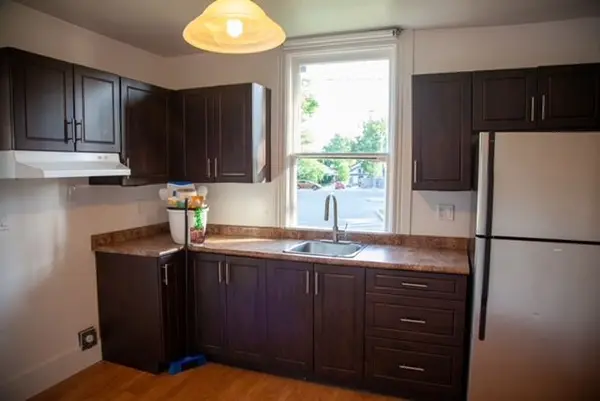 72 Waterloo AVE #B, Guelph, ON N1H 3H5