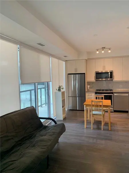 85 Oneida CRES #404, Richmond Hill, ON L4B 0H4