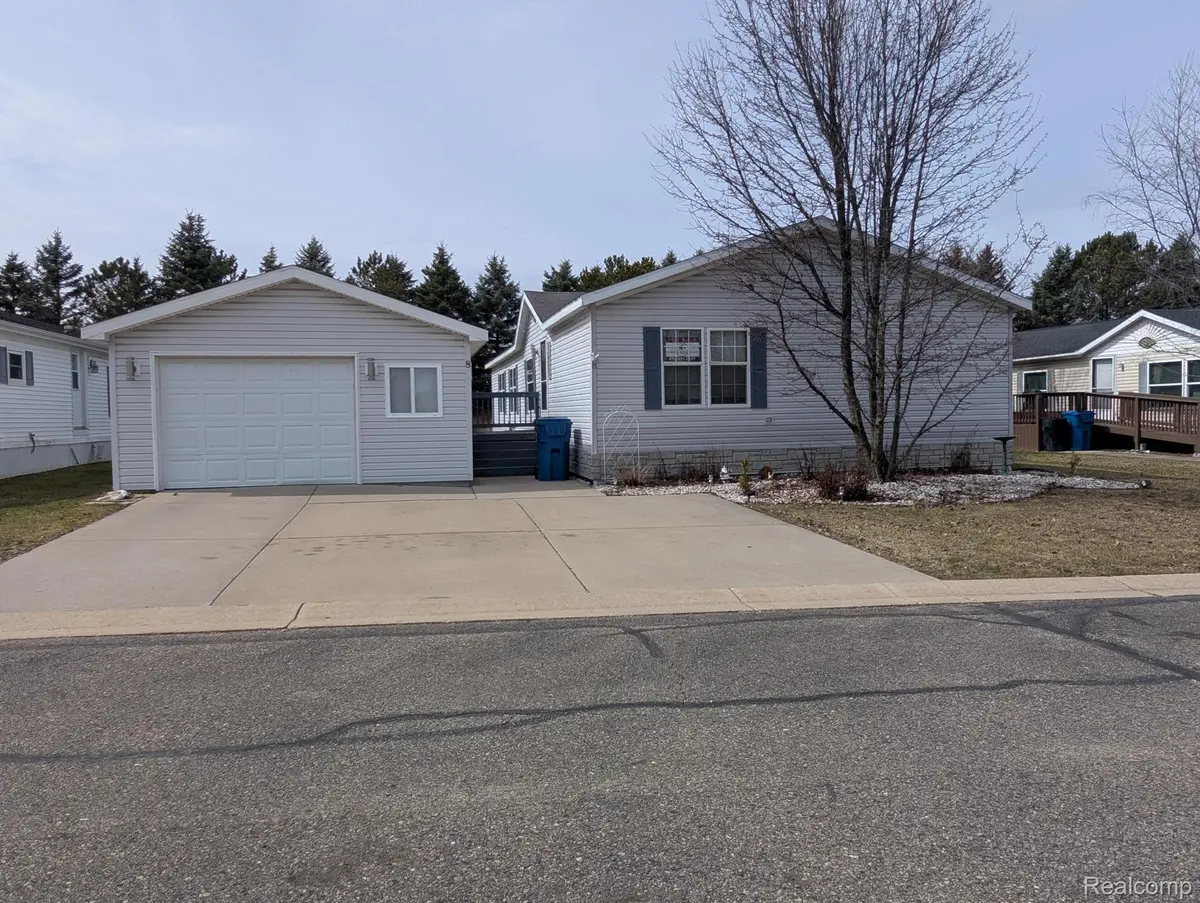 8 Brookfield, Swartz Creek, MI 48473