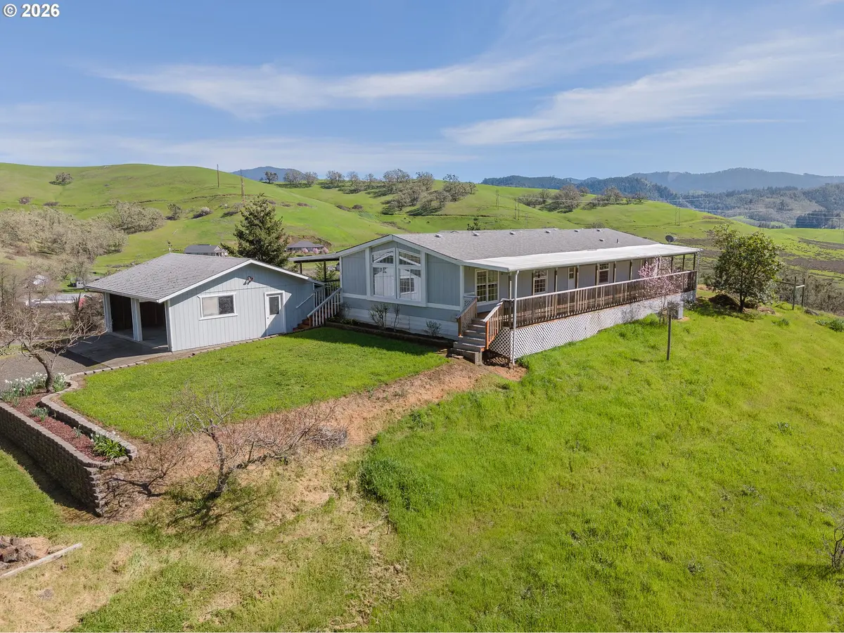 220 ROBIN ST, Roseburg, OR 97470