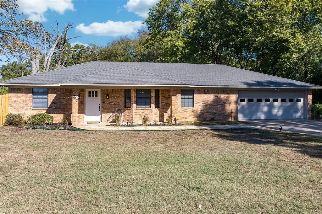 807 E College Street, Athens, TX 75751