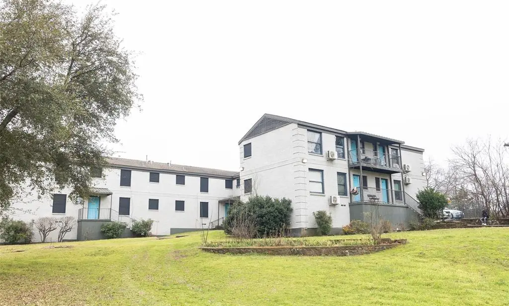 2401 Berwick Avenue, Dallas, TX 75203