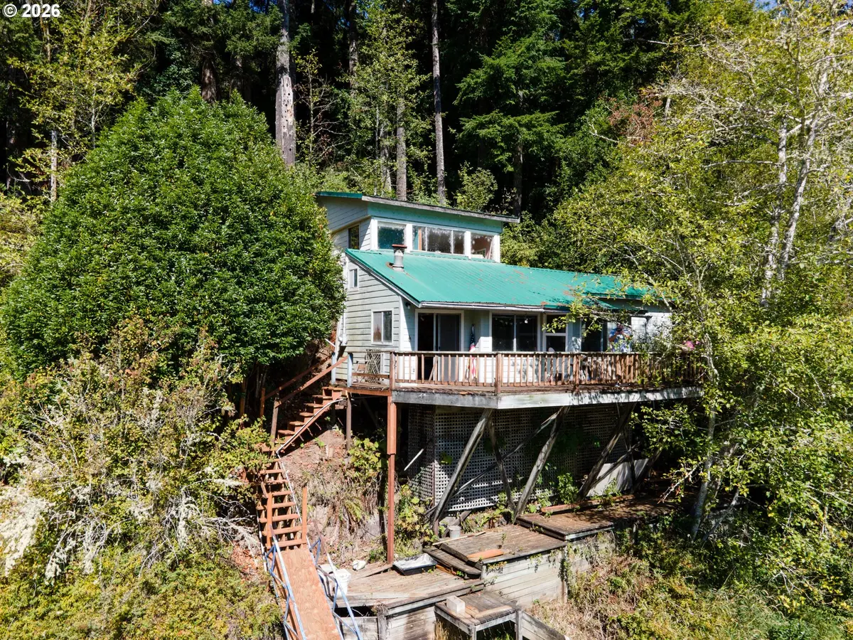 909 N TENMILE, Lakeside, OR 97449