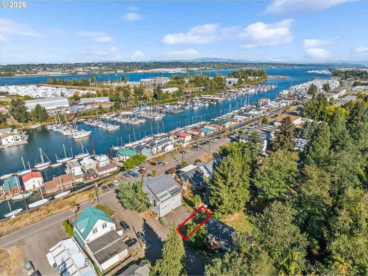 2 12 NE BRIDGETON RD, Portland, OR 97211