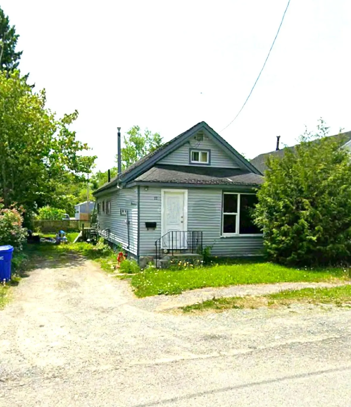 17 Premier AVE E, Kirkland Lake, ON P2N 1W9