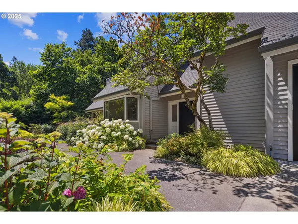 12643 S IRON MOUNTAIN BLVD, Portland, OR 97219