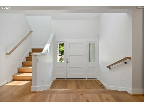 12643 S IRON MOUNTAIN BLVD, Portland, OR 97219