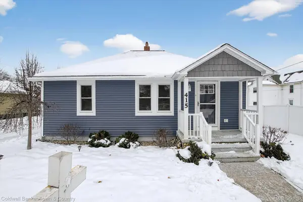 415 Putnam ST, Pinckney Village, MI 48169
